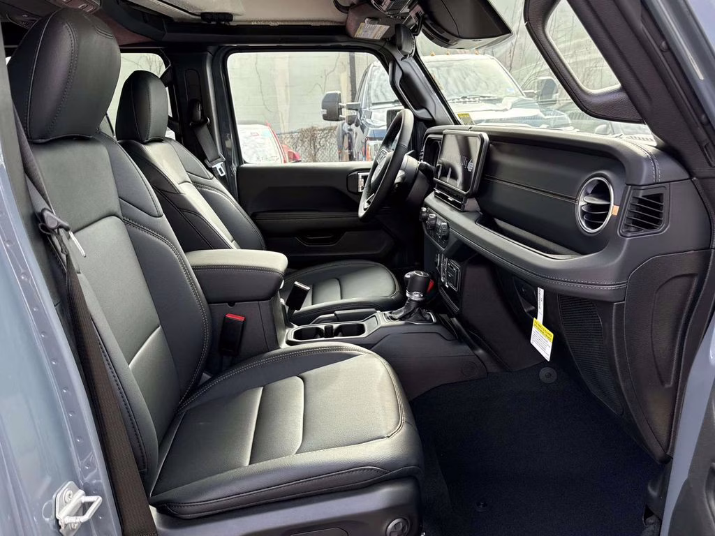 2026 Anvil Clearcoat Jeep Gladiator Sahara 4X4 Truck