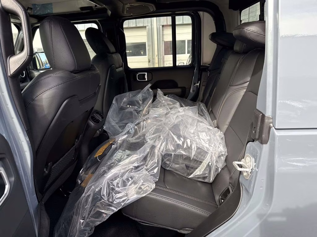 2026 Anvil Clearcoat Jeep Gladiator Sahara 4X4 Truck