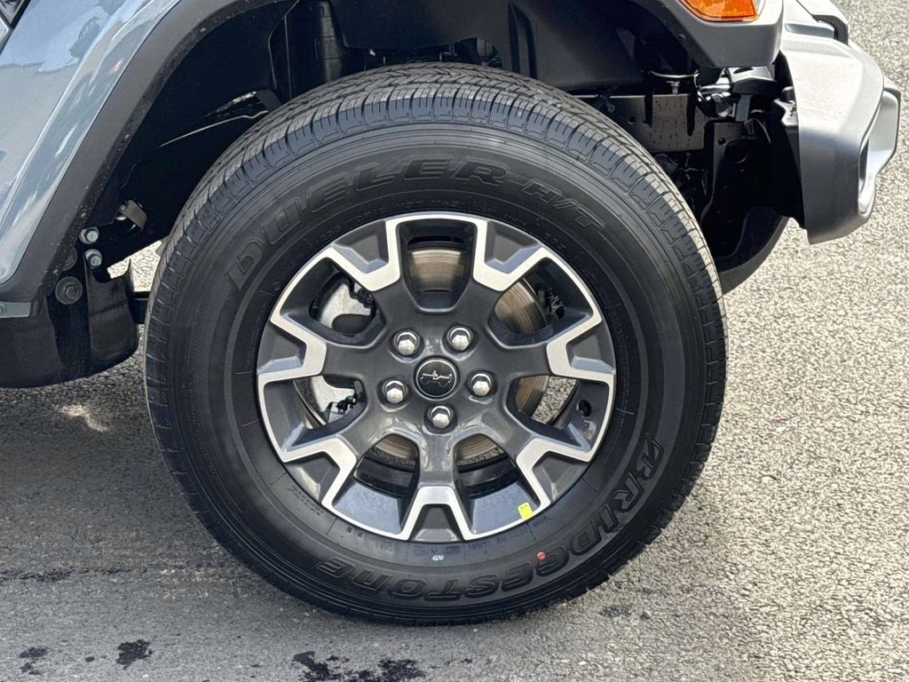 2026 Anvil Clearcoat Jeep Gladiator Sahara 4X4 Truck