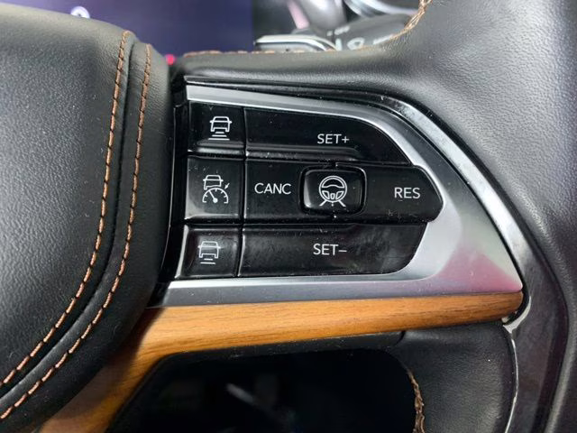 2022 Diamond Black Crystal Pearlcoat Jeep Grand Cherokee L Summit 4X4 SUV