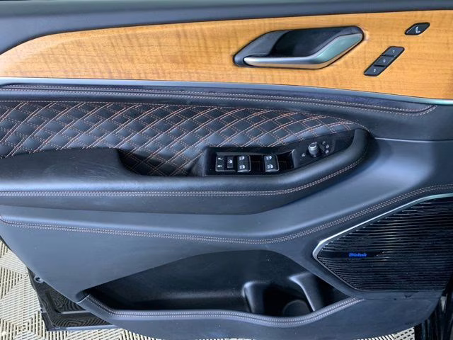 2022 Diamond Black Crystal Pearlcoat Jeep Grand Cherokee L Summit 4X4 SUV