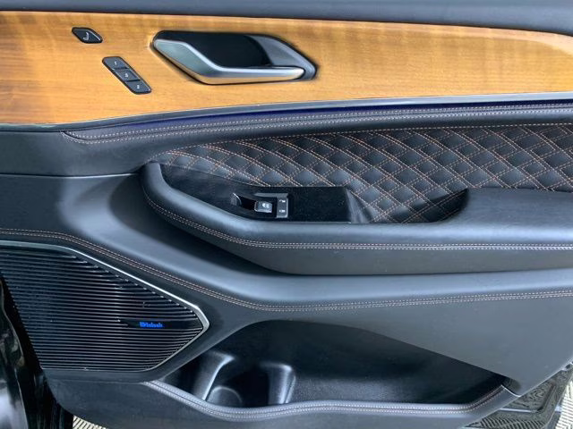 2022 Diamond Black Crystal Pearlcoat Jeep Grand Cherokee L Summit 4X4 SUV