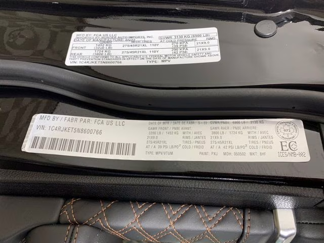 2022 Diamond Black Crystal Pearlcoat Jeep Grand Cherokee L Summit 4X4 SUV