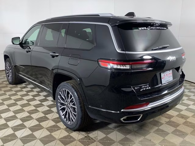 2022 Diamond Black Crystal Pearlcoat Jeep Grand Cherokee L Summit 4X4 SUV
