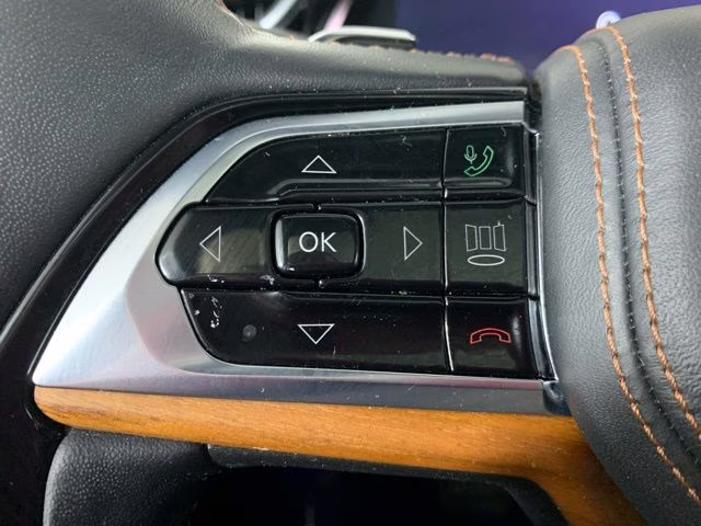 2022 Diamond Black Crystal Pearlcoat Jeep Grand Cherokee L Summit 4X4 SUV