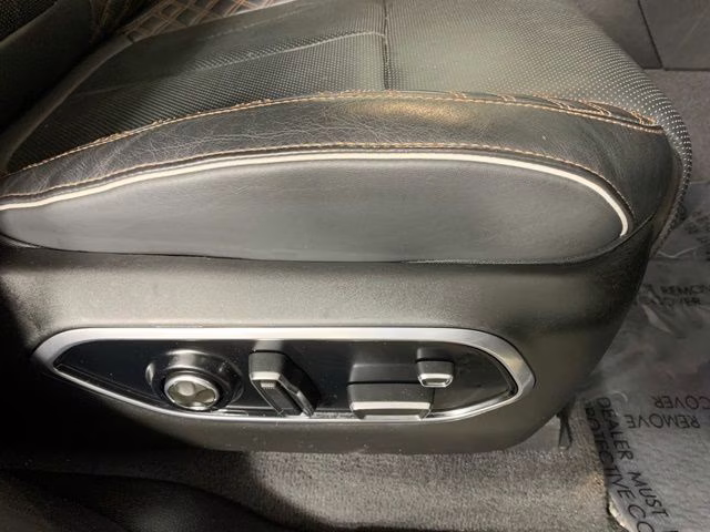 2022 Diamond Black Crystal Pearlcoat Jeep Grand Cherokee L Summit 4X4 SUV