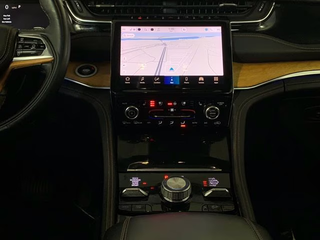 2022 Diamond Black Crystal Pearlcoat Jeep Grand Cherokee L Summit 4X4 SUV