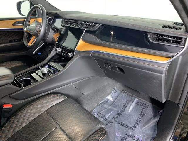 2022 Diamond Black Crystal Pearlcoat Jeep Grand Cherokee L Summit 4X4 SUV