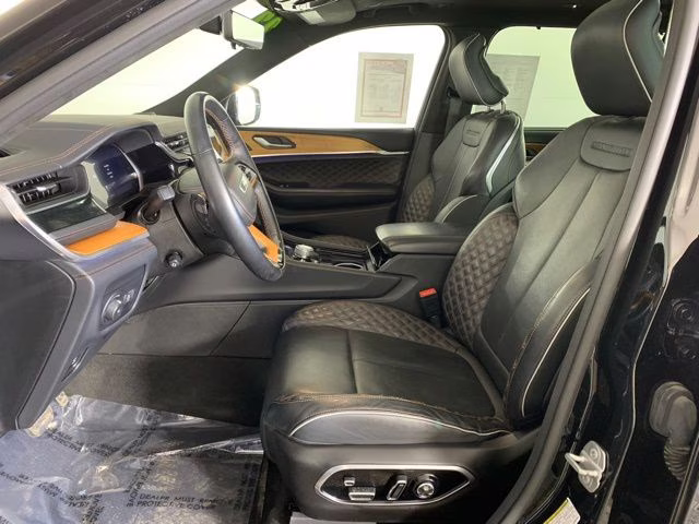 2022 Diamond Black Crystal Pearlcoat Jeep Grand Cherokee L Summit 4X4 SUV