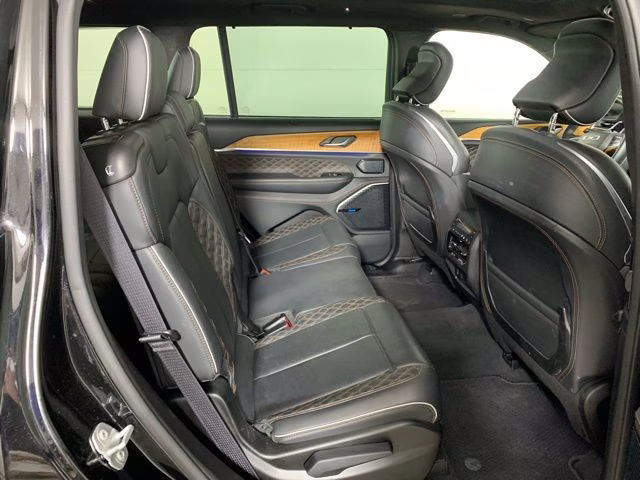 2022 Diamond Black Crystal Pearlcoat Jeep Grand Cherokee L Summit 4X4 SUV