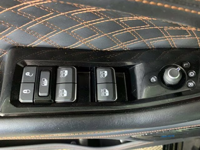 2022 Diamond Black Crystal Pearlcoat Jeep Grand Cherokee L Summit 4X4 SUV