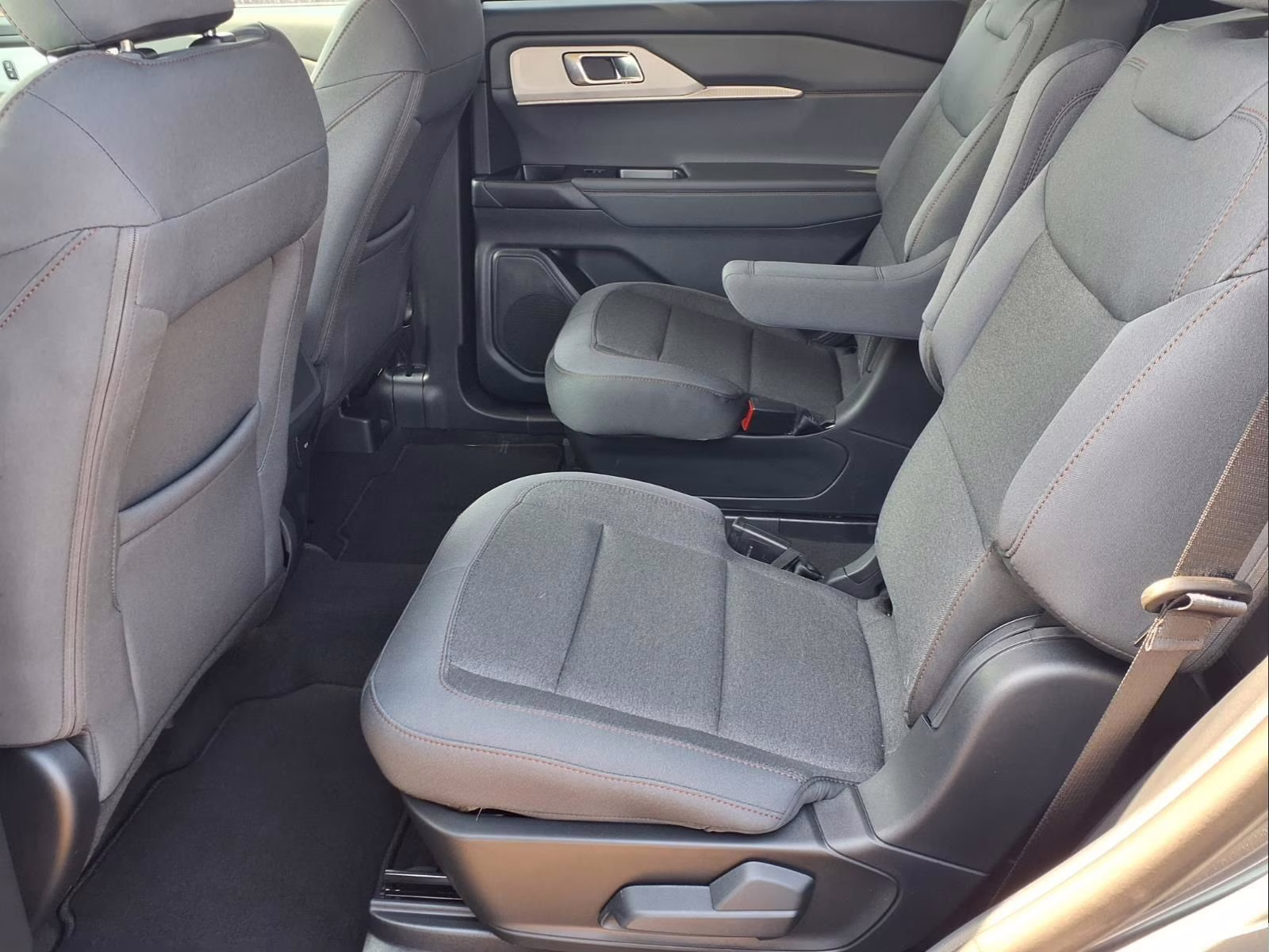 2026 Gray Metallic Ford Explorer Active RWD SUV