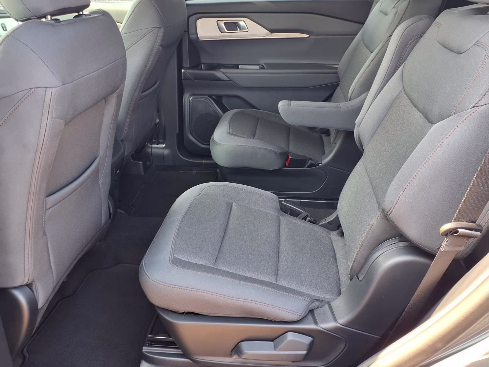 2026 Gray Metallic Ford Explorer Active RWD SUV