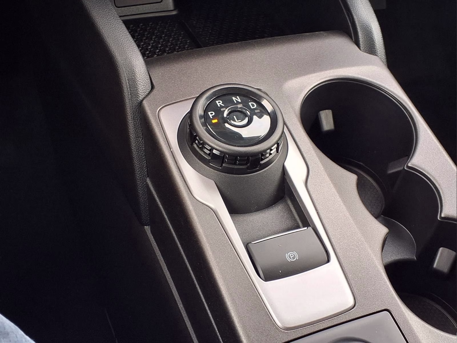 2026 White Metallic Ford Bronco Sport Outer Banks 4X4 SUV