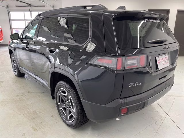 2026 Diamond Black Crystal Pearlcoat Jeep Cherokee Laredo 4X4 SUV