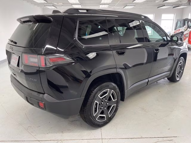 2026 Diamond Black Crystal Pearlcoat Jeep Cherokee Laredo 4X4 SUV