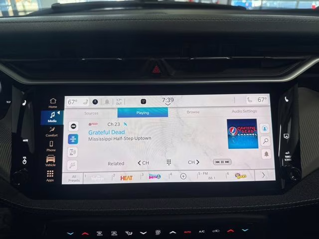 2026 Diamond Black Crystal Pearlcoat Jeep Cherokee Laredo 4X4 SUV