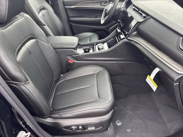 2026 Diamond Black Crystal Pearlcoat Jeep Grand Cherokee L Limited RWD SUV