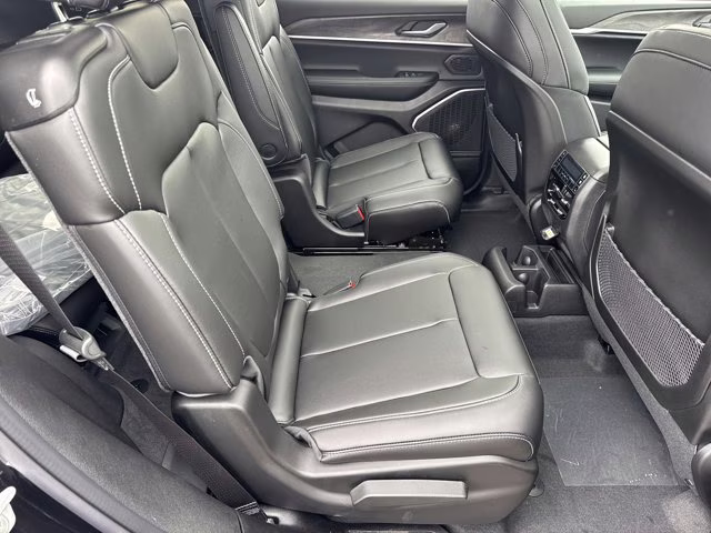 2026 Diamond Black Crystal Pearlcoat Jeep Grand Cherokee L Limited RWD SUV