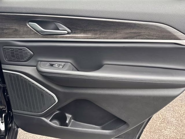 2026 Diamond Black Crystal Pearlcoat Jeep Grand Cherokee L Limited RWD SUV