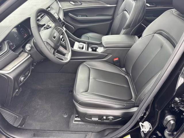 2026 Diamond Black Crystal Pearlcoat Jeep Grand Cherokee L Limited RWD SUV