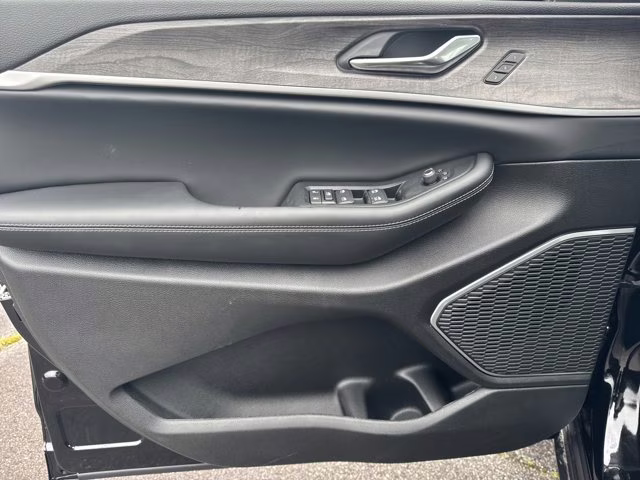 2026 Diamond Black Crystal Pearlcoat Jeep Grand Cherokee L Limited RWD SUV