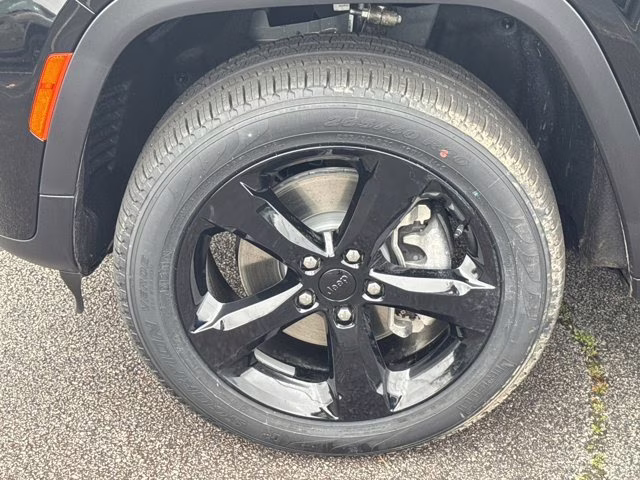 2026 Diamond Black Crystal Pearlcoat Jeep Grand Cherokee L Limited RWD SUV