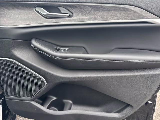 2026 Diamond Black Crystal Pearlcoat Jeep Grand Cherokee L Limited RWD SUV