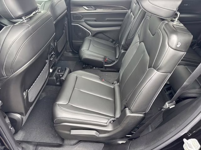 2026 Diamond Black Crystal Pearlcoat Jeep Grand Cherokee L Limited RWD SUV