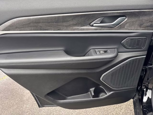 2026 Diamond Black Crystal Pearlcoat Jeep Grand Cherokee L Limited RWD SUV