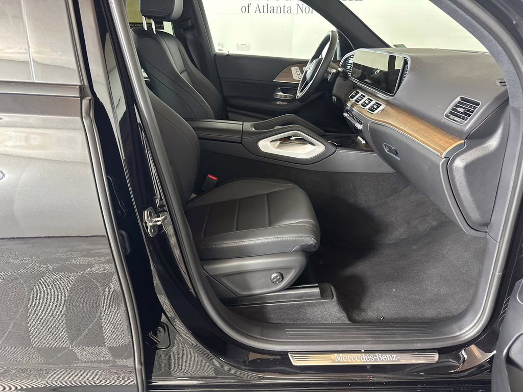 2025 Obsidian Black Metallic Mercedes-Benz GLE GLE 450 AWD SUV