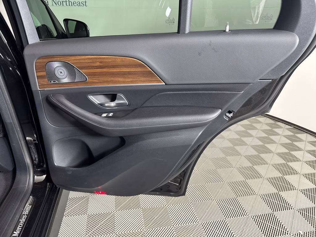 2025 Obsidian Black Metallic Mercedes-Benz GLE GLE 450 AWD SUV