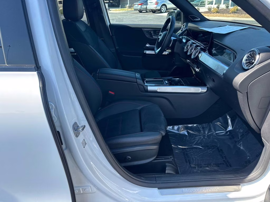 2024 Polar White Mercedes-Benz GLB GLB 250 FWD SUV