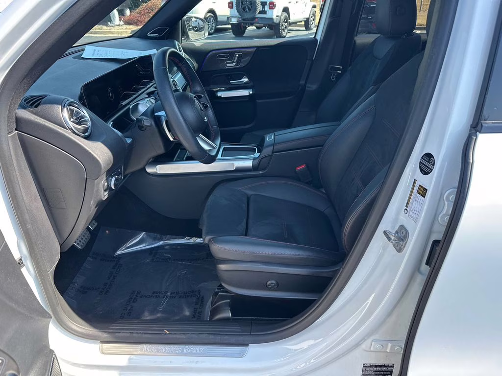 2024 Polar White Mercedes-Benz GLB GLB 250 FWD SUV