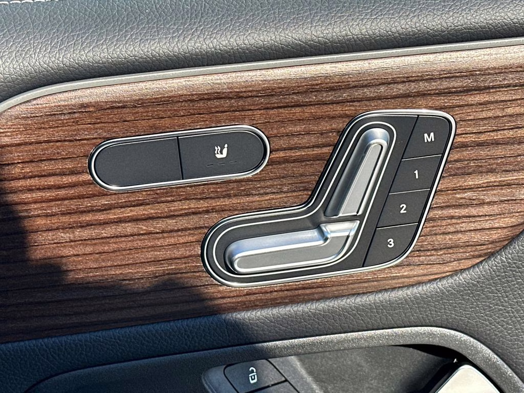 2026 101/696black Mercedes-Benz GLB GLB 250 FWD SUV