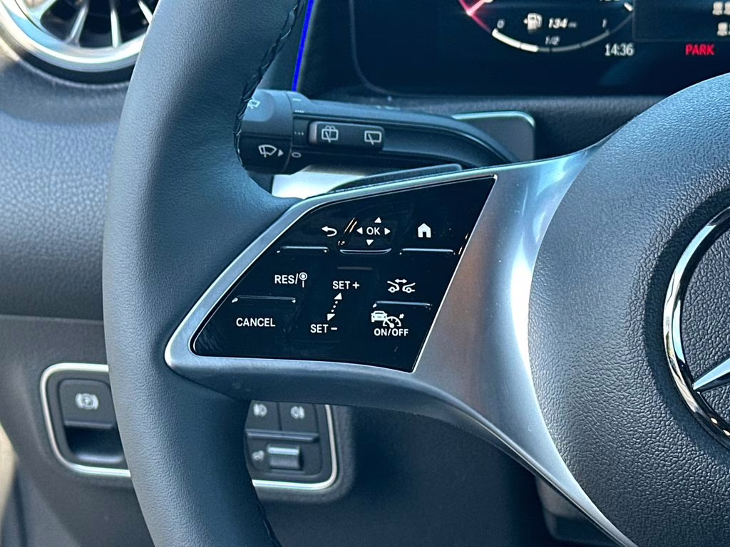 2026 101/696black Mercedes-Benz GLB GLB 250 FWD SUV