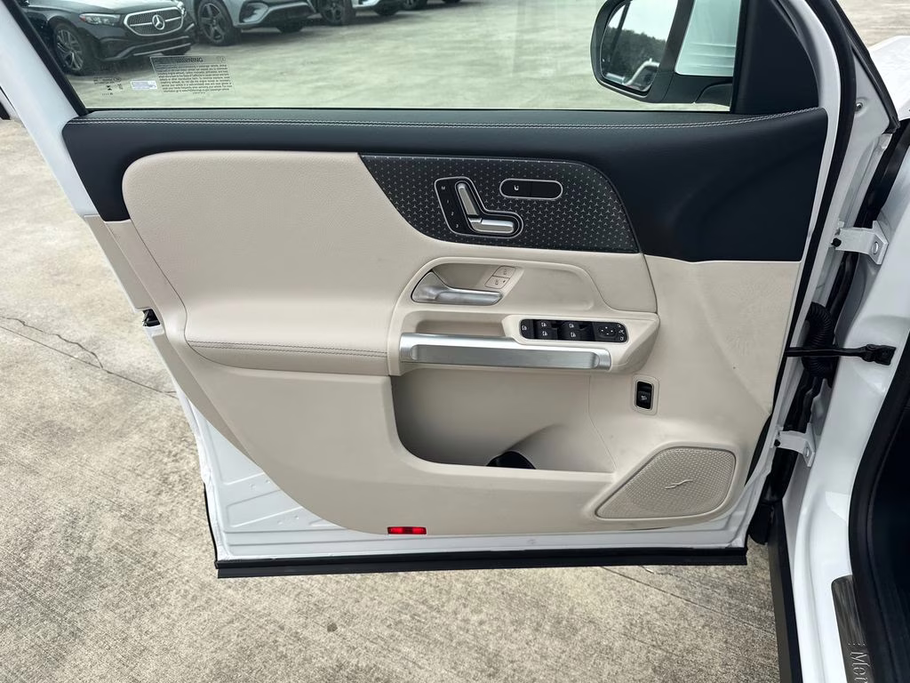 2026 105/149white Mercedes-Benz GLB GLB 250 FWD SUV