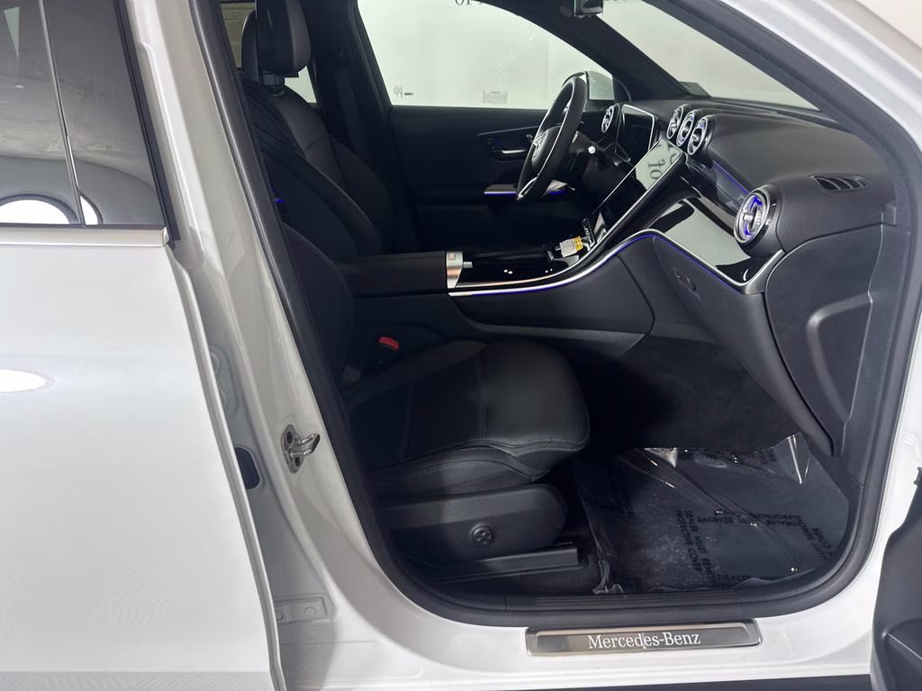 2026 MANUFAKTUR Moonlight White Metallic Mercedes-Benz GLC GLC 300 RWD SUV