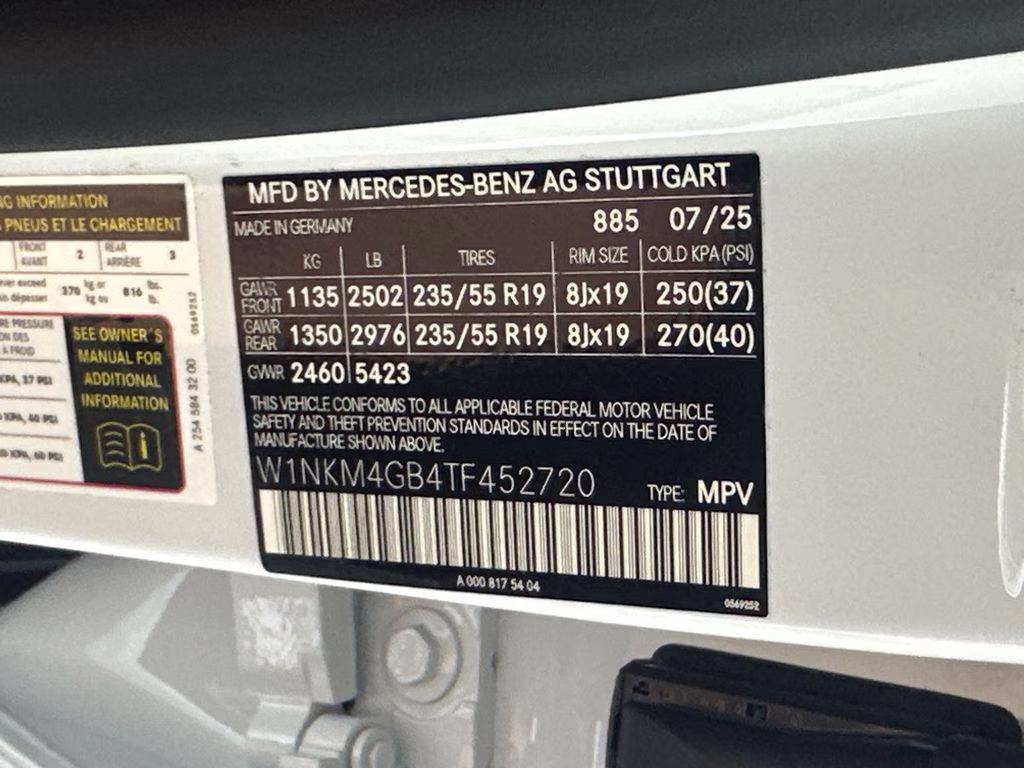 2026 MANUFAKTUR Moonlight White Metallic Mercedes-Benz GLC GLC 300 RWD SUV
