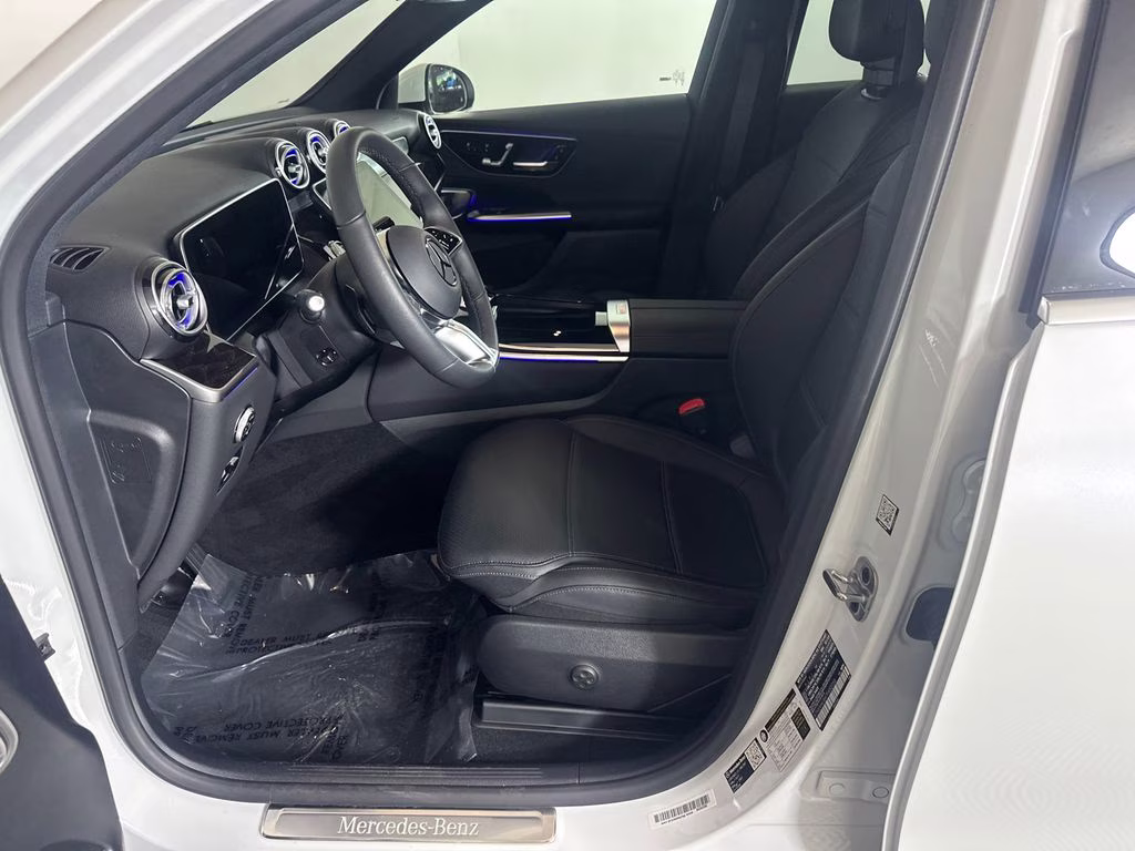 2026 MANUFAKTUR Moonlight White Metallic Mercedes-Benz GLC GLC 300 RWD SUV