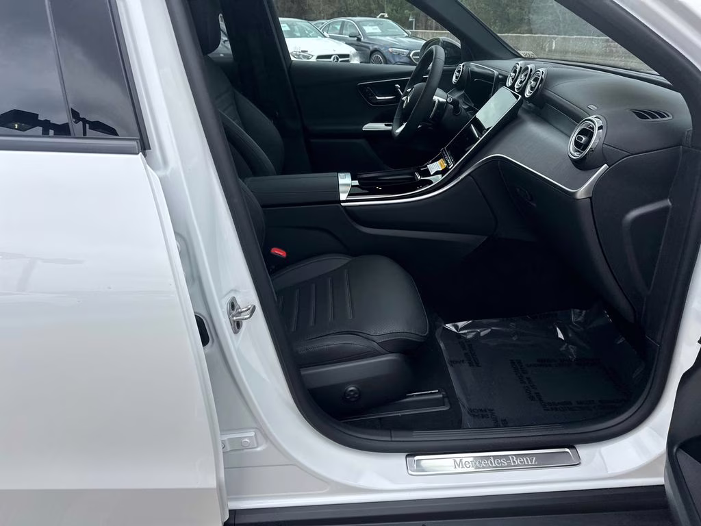 2026 111/885white Mercedes-Benz GLC GLC 300 RWD SUV