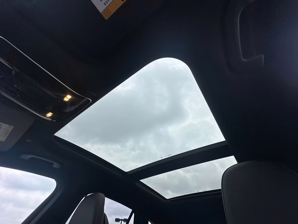 2026 111/885white Mercedes-Benz GLC GLC 300 RWD SUV