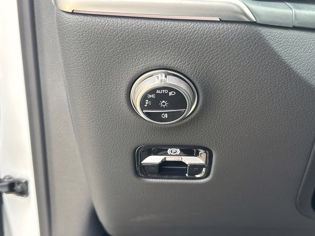 2026 111/885white Mercedes-Benz GLC GLC 300 RWD SUV