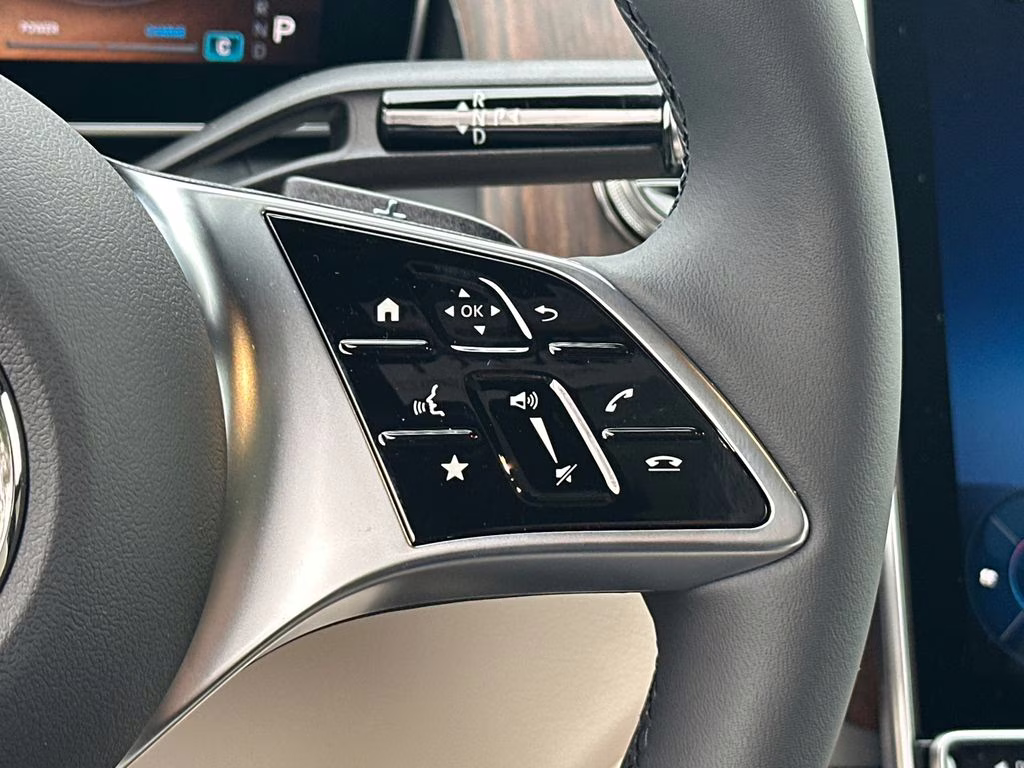 2026 105/993red Mercedes-Benz GLC GLC 300 RWD SUV