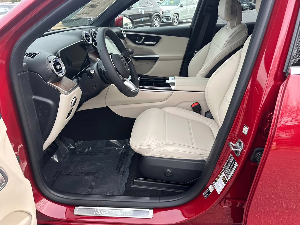 2026 105/993red Mercedes-Benz GLC GLC 300 RWD SUV