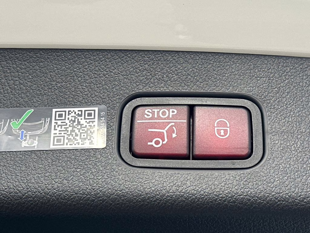 2026 118/885white Mercedes-Benz GLC GLC 300 AWD SUV