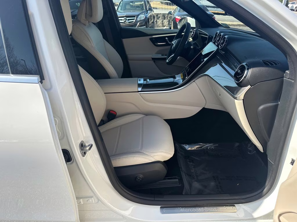 2026 105/149white Mercedes-Benz GLC GLC 300 AWD SUV