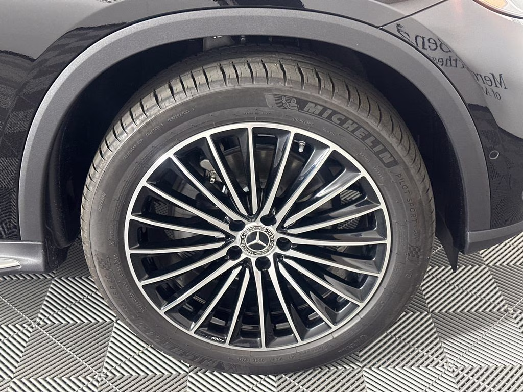2026 Obsidian Black Metallic Mercedes-Benz GLC GLC 300 AWD SUV