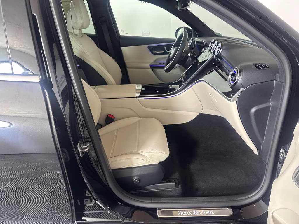 2026 Obsidian Black Metallic Mercedes-Benz GLC GLC 300 AWD SUV