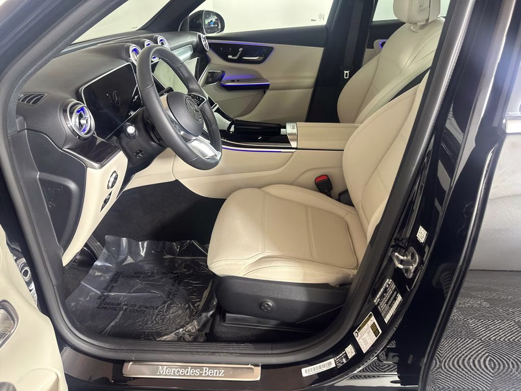 2026 Obsidian Black Metallic Mercedes-Benz GLC GLC 300 AWD SUV